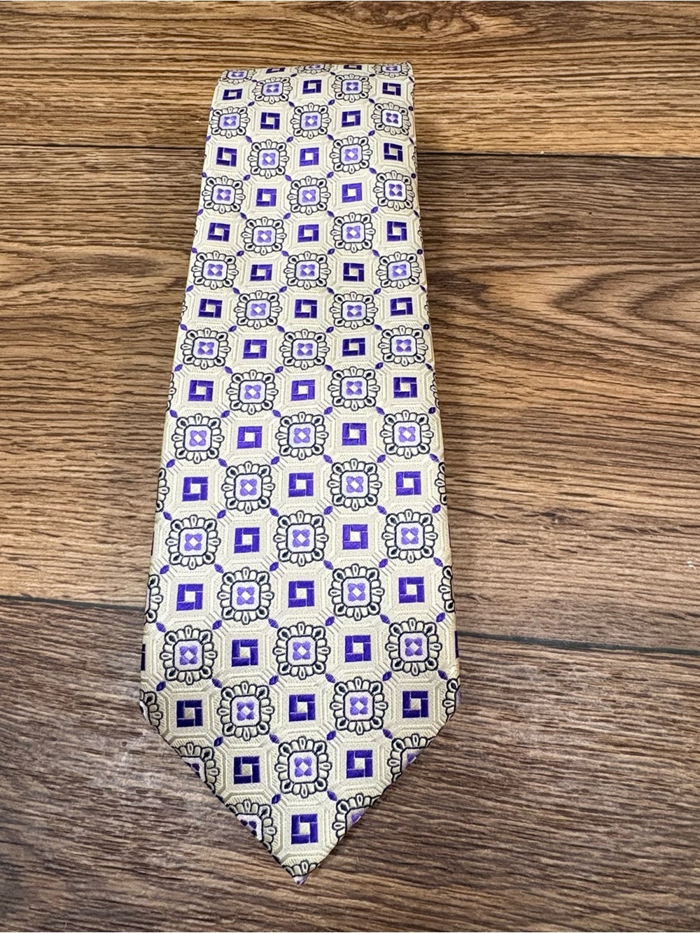 Berlioni 100% Silk Purple Silver Geometric Handmade Tie